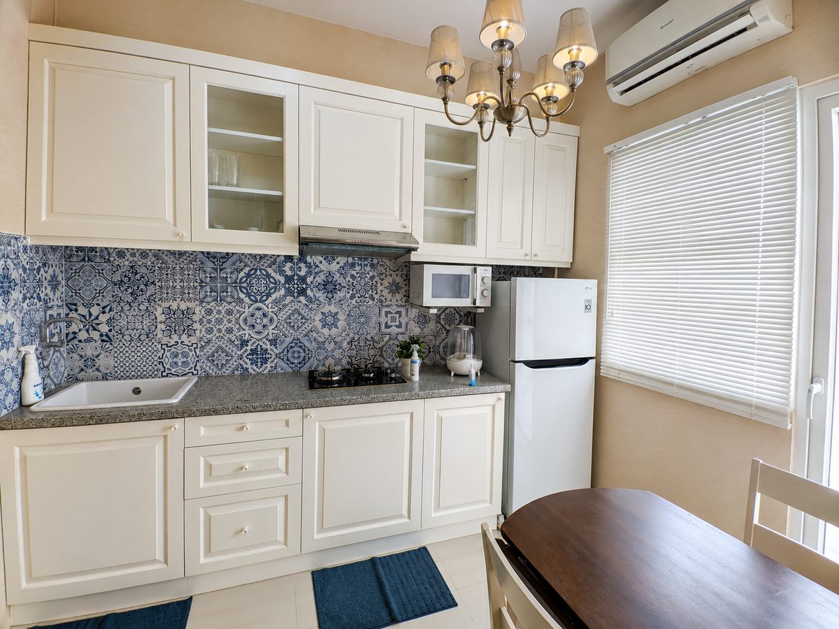 1BR Kitchen